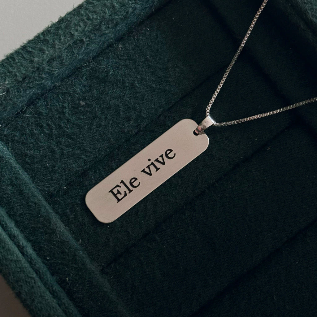 Personalized Eye Sketch Engraving Necklace - Silver Colour